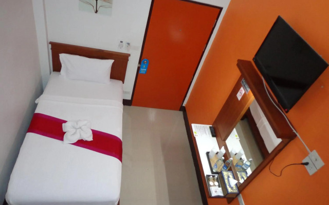 First & Frang Hotel