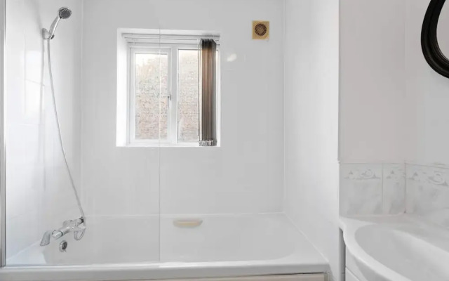 Homely 3 bed House Near Birmingham City Centre