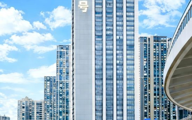 GY Stay Ferris Art Video View Hotel No. 1(the twin towers of the White House) – Outside – Guiyang