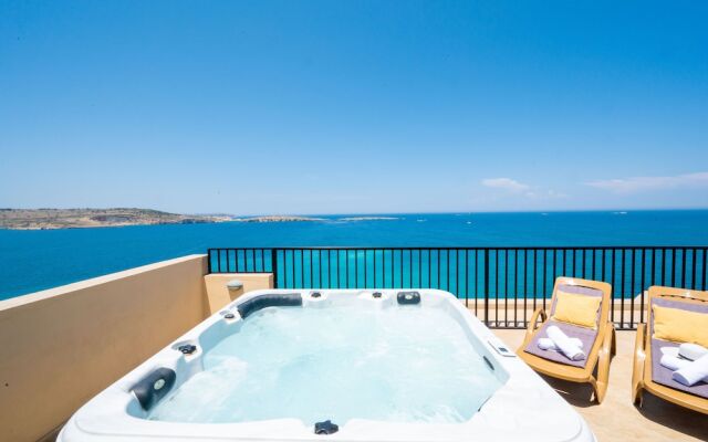 Islet Seafront Penthouse with Hot tub