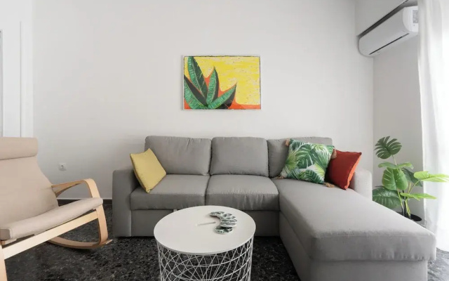 Cozy Apartment in Athens With Balcony, 5 Minutes To Metro