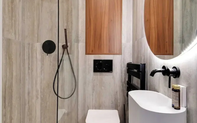 Elegant Comfort in the Heart of Paris-notre Dame