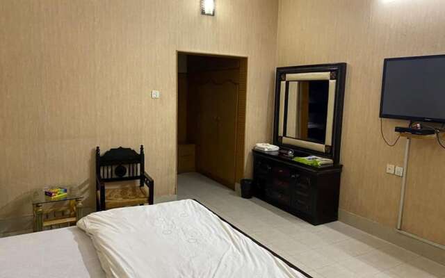 Holiday Inn Guest House