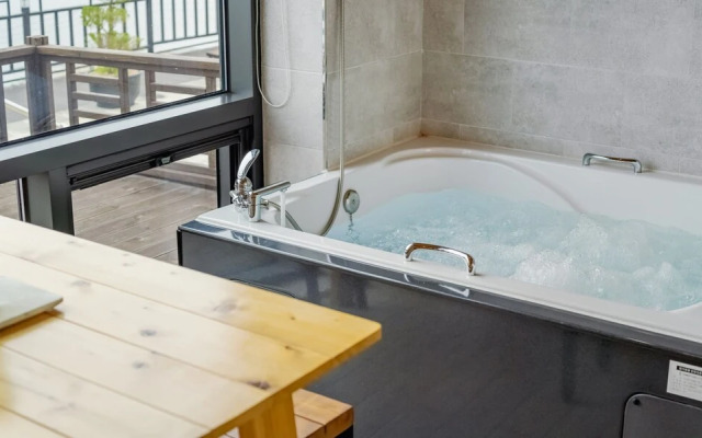 Yeosu Sunset Hostel and Pension