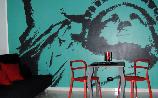 Metropolis Rooms & Services