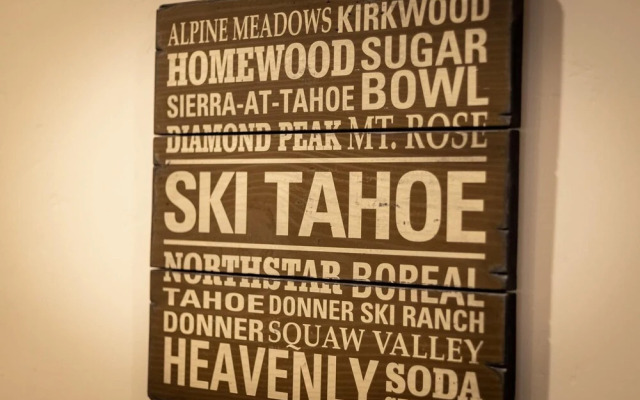 Tahoe Woods Villa - Walk to Beach and Gondola/ Heavenly Ski