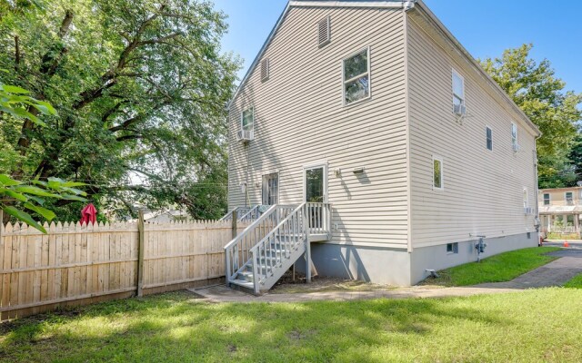 Trenton Townhome: 1 Mi to Downtown!