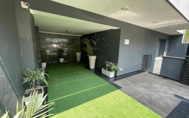 Saltstayz Express - Golf Course Road & DLF Phase-1