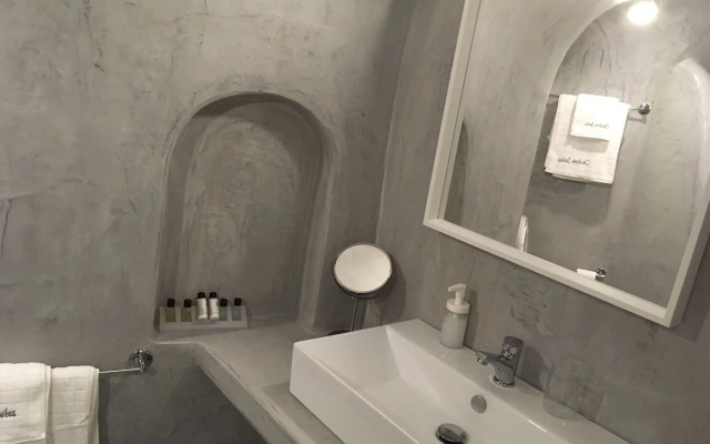 Theodora Suites - Adults Only