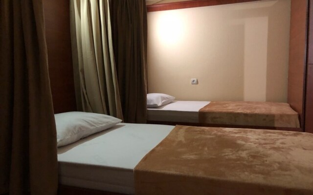 Ms Jackson Guesthouse  Hostel