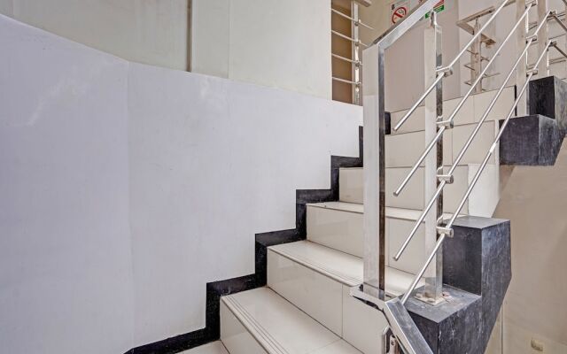 OYO Flagship 90789 Genteng Residence