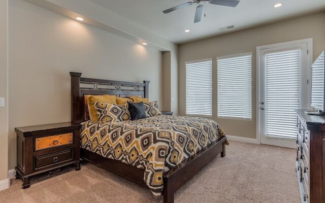 Zion's Point 3 Bedroom Apts by RedAwning