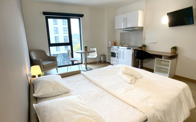 Modern Studio + Gym & Shopping Mall 5 min walk