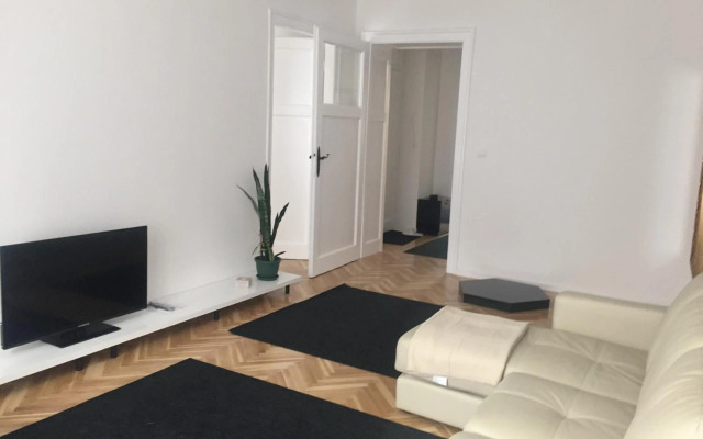 Bright Apartment Central