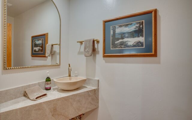 Close to Trails: Family-friendly Stateline Home!