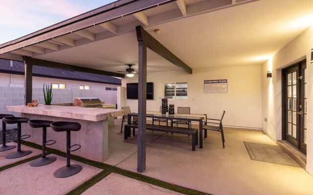 Scottsdale East Osborn 4 Bedroom Home by RedAwning, Scottsdale