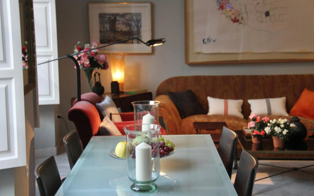 Luxurious 2 bedroom flat in a historic building