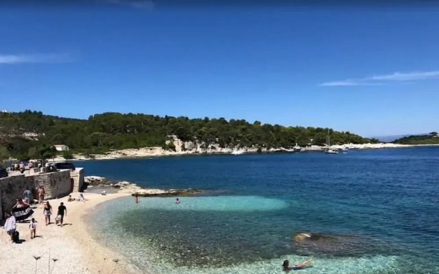 Live the Summer Dream at Gaios Cozy Retreat