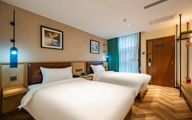 Qiuguo Hutong Courtyard Hotel