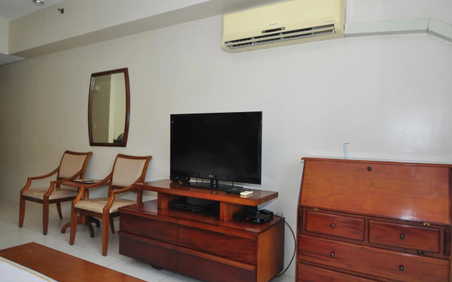 Miranda 306B by Raquel's Place at Pico de Loro