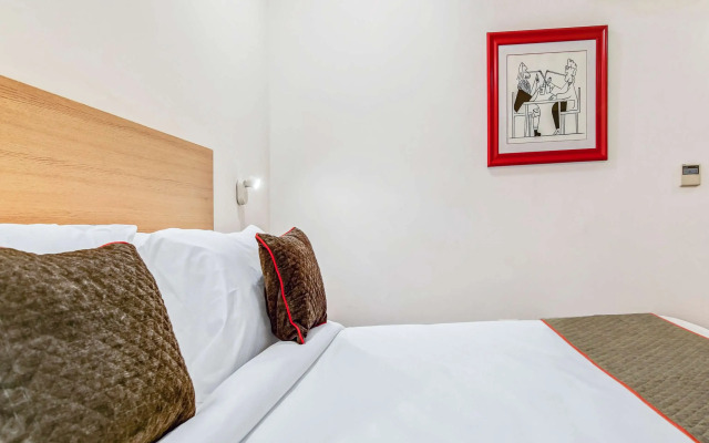 OYO Townhouse 70 Maula Ali Rd Knowledge Park III