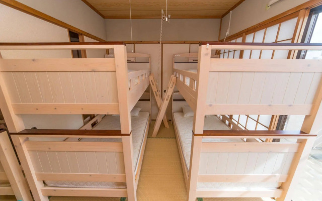 ALL FRIENDS - Hostel