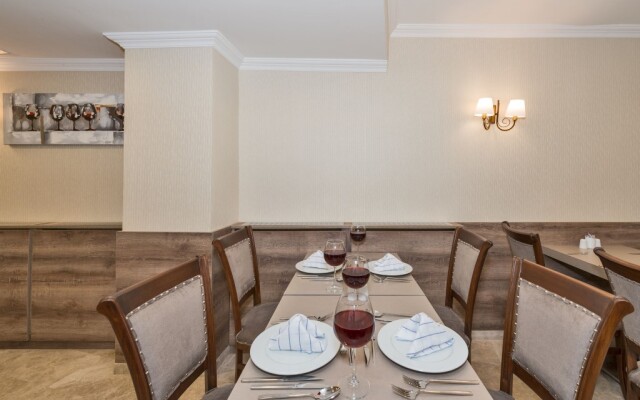 Alphonse Hotel