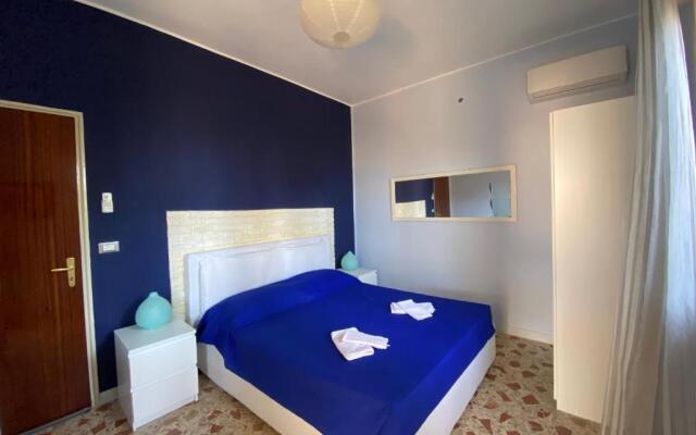Spiaggia a 200m - Appartamento con Patio Privato e BBQ