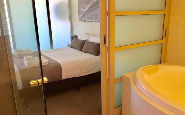 Adelaide Dress Circle Apartments - North Terrace