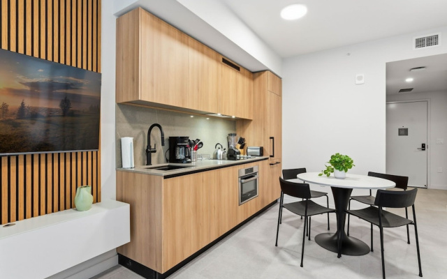 Modern 2BR + Den in Downtown Miami