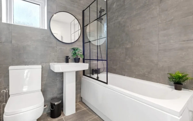 4 Bedrooms - 3 Bathrooms House