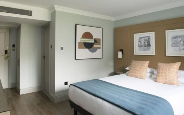 Bush Hotel Farnham