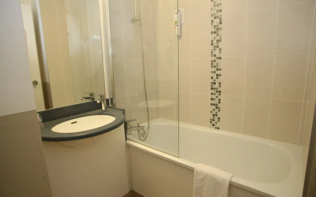 Express By Holiday Inn Hotel Hotel