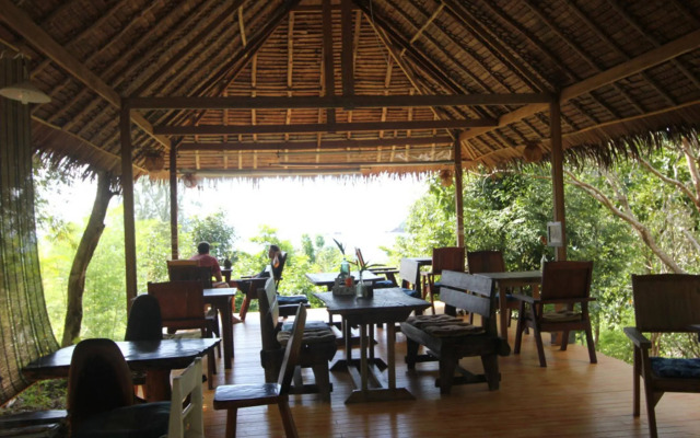 Chomjan Beach Resort