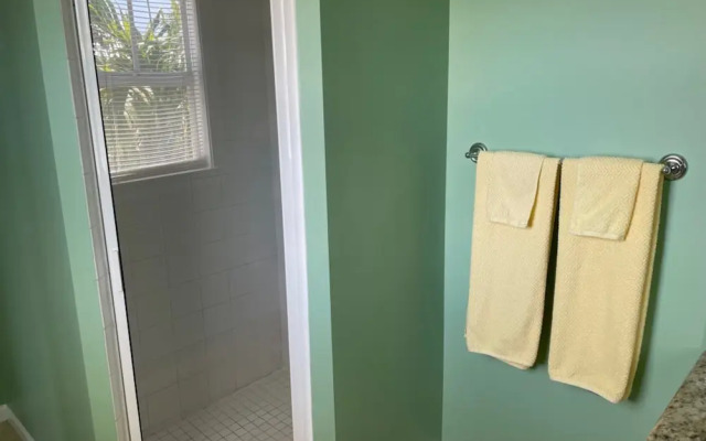 Coral Garden by Avantstay Great Location w/ Balcony & Shared Pool