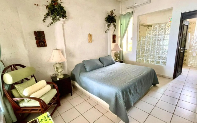 Bttm floor beachfront condo in Half Moon Bay Akumal