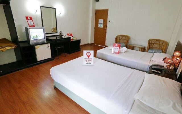 M.R Palace Hotel