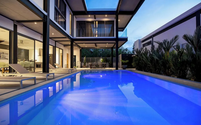 Stylish Salt Pool Villa Sunset Garden 5