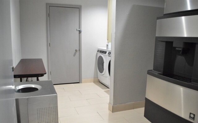Holiday Inn Express & Suites Batesville by IHG