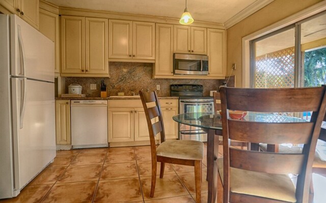 Spacious & Conveniently Located Miami Airport Home