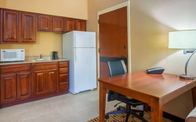 Comfort Suites near Birkdale Village- Huntersville