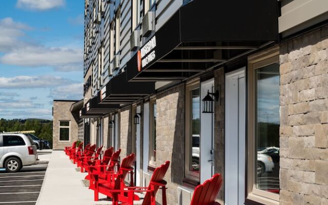 Amsterdam Inn & Suites, an Ascend Collection Hotel