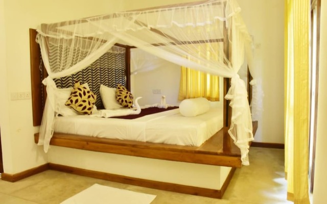 Safari Queens Resort