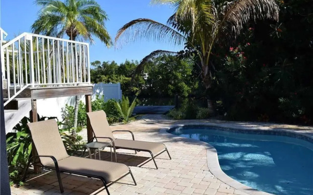 Lakeside Beach House by RedAwning