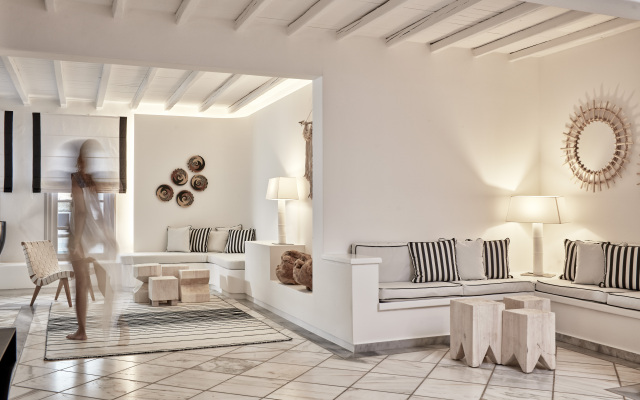 Mr & Mrs White Paros