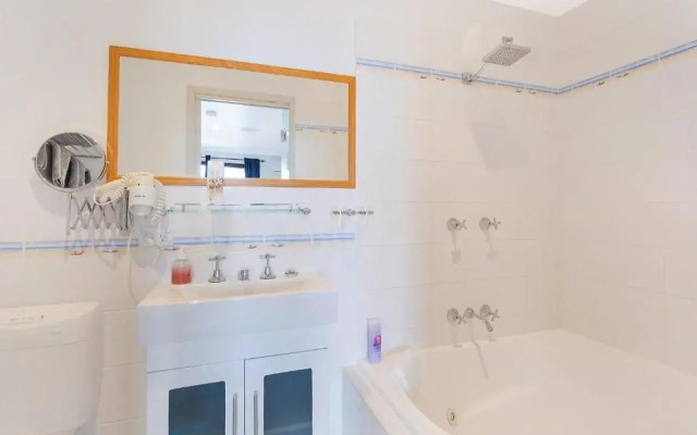 Anchors Aweigh Bed & Breakfast