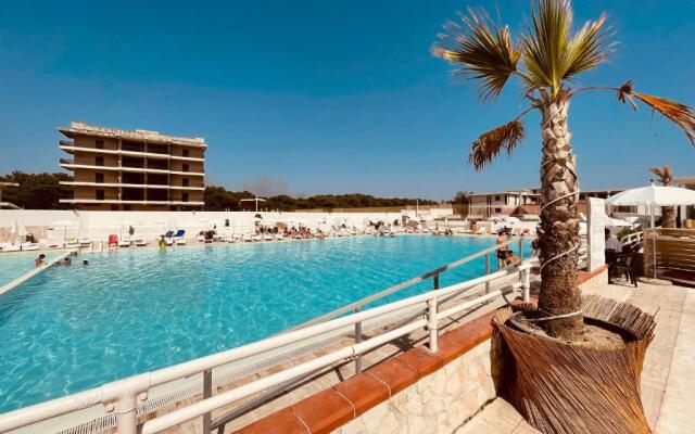 Athena Sea front Apartment, Parking & Pool