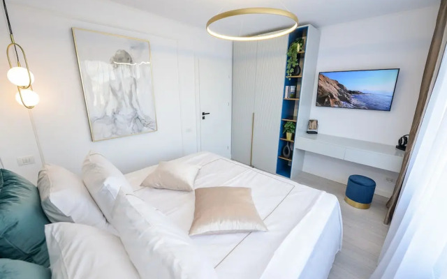 Celeste - One Bedroom Apartment - Next to Victoria Avenue and Cismigiu Park