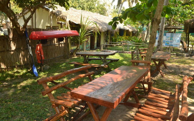 Baobab Beach Lodge & Backpackers