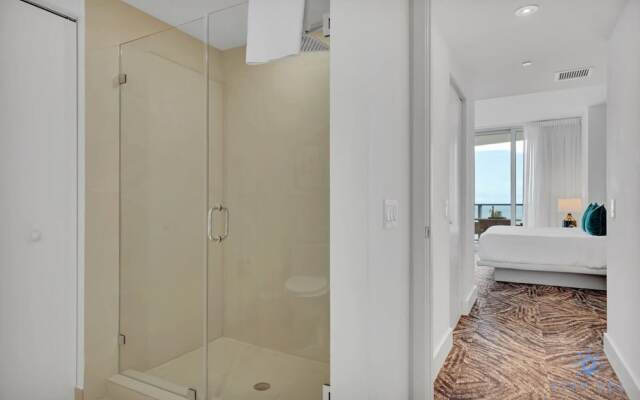 Oceanfront Luxury Condo 1BR Balcony, Hollywood